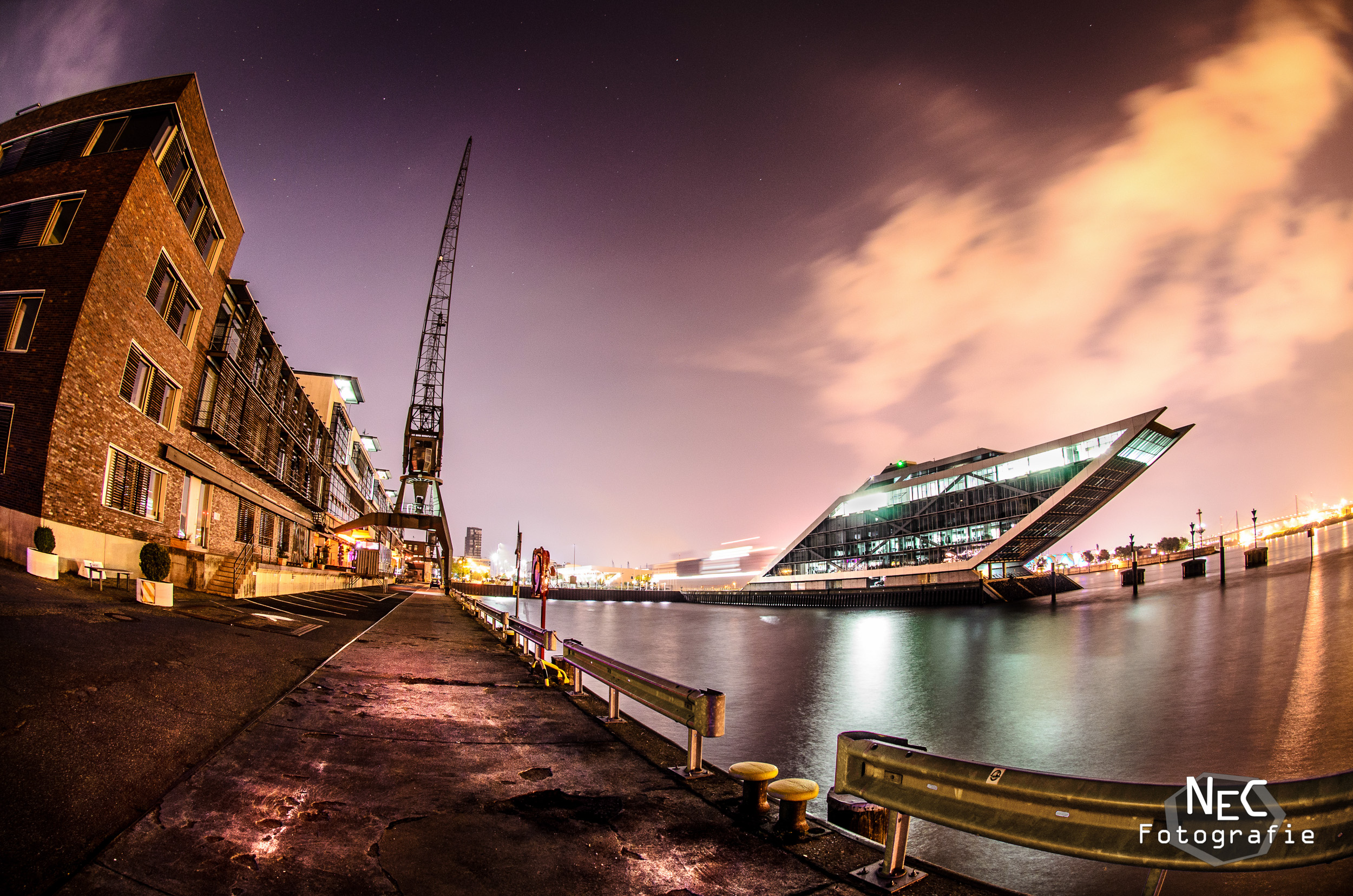 Dockland im Hafen Hamburg bei Nacht