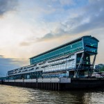 Hamburger Hafen Kreuzfahrterminal im Sonnenuntergang